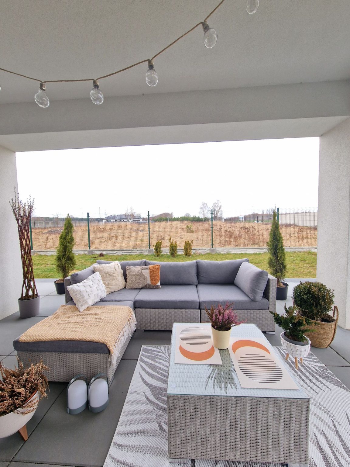 Sano Tuin hoekloungeset met tafel 4-zitter (Grijs)